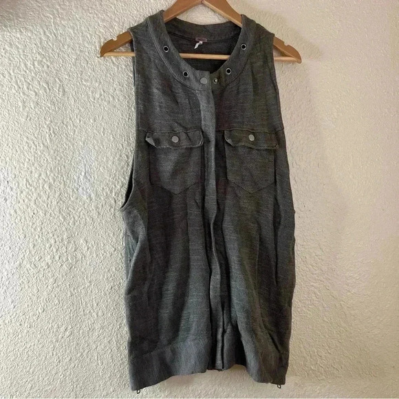 Free people green vest zippered size small fits a medium - Picture 1 of 4